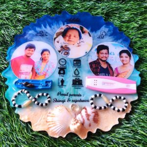 Customized Gifts-Resin Art (8*8 inch)